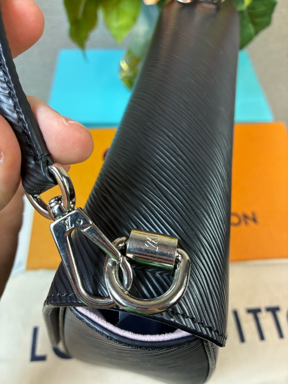 Louis Vuitton LV Black Epi Leather MM Twist Limited Edition Shoulder Bag - NWOT - Picture 9 of 16